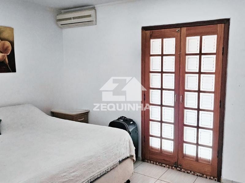 Casa à venda com 3 quartos, 235m² - Foto 12