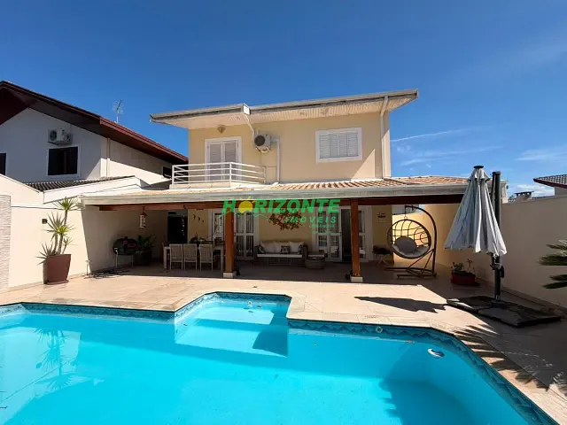 Casa 4 quartos e 6 banheiros, para alugar, no bairro Urbanova em São José dos Campos