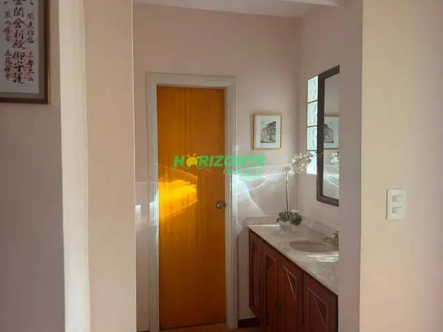Casa 4 quartos e 6 banheiros, para alugar, no bairro Urbanova em São José dos Campos