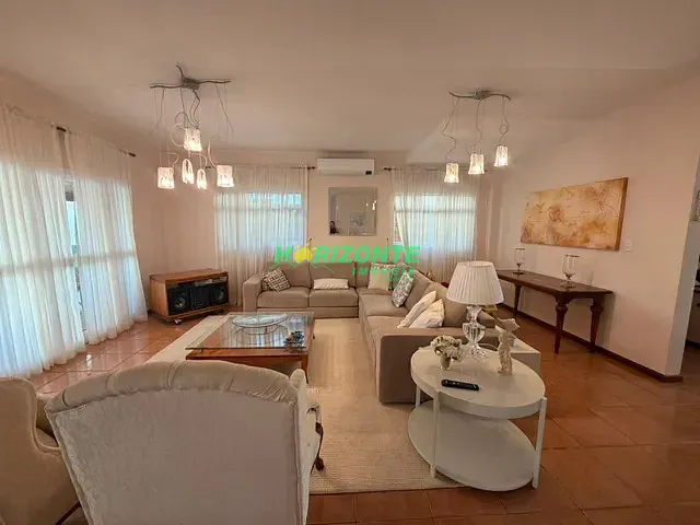 Casa 4 quartos e 6 banheiros, para alugar, no bairro Urbanova em São José dos Campos