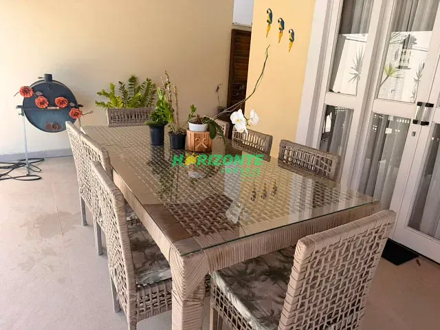 Casa 4 quartos e 6 banheiros, para alugar, no bairro Urbanova em São José dos Campos