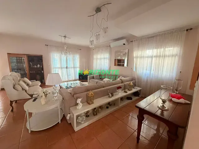 Casa 4 quartos e 6 banheiros, para alugar, no bairro Urbanova em São José dos Campos