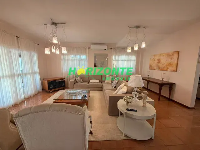 Casa 4 quartos e 6 banheiros, para alugar, no bairro Urbanova em São José dos Campos