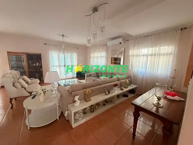 Casa 4 quartos e 6 banheiros, para alugar, no bairro Urbanova em São José dos Campos
