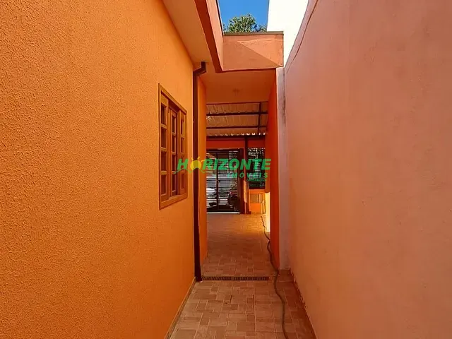 Casa 2 quartos e 2 banheiros, à venda, no bairro Vila Rossi em São José dos Campos