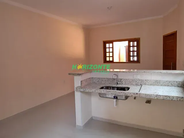 Casa 2 quartos e 2 banheiros, à venda, no bairro Vila Rossi em São José dos Campos