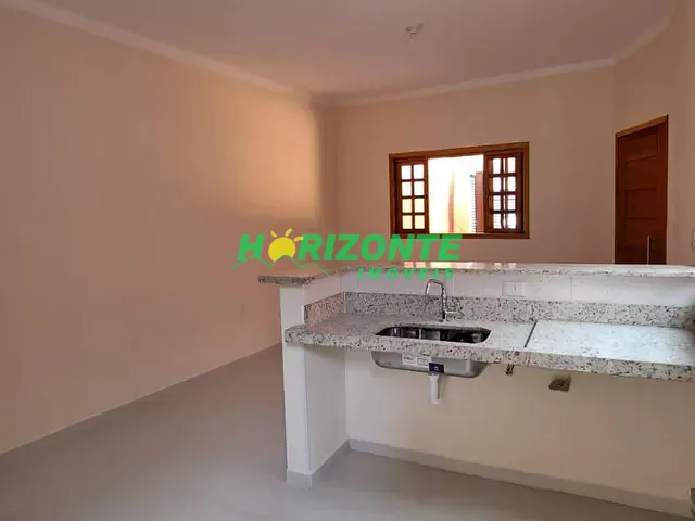 Casa 2 quartos e 2 banheiros, à venda, no bairro Vila Rossi em São José dos Campos