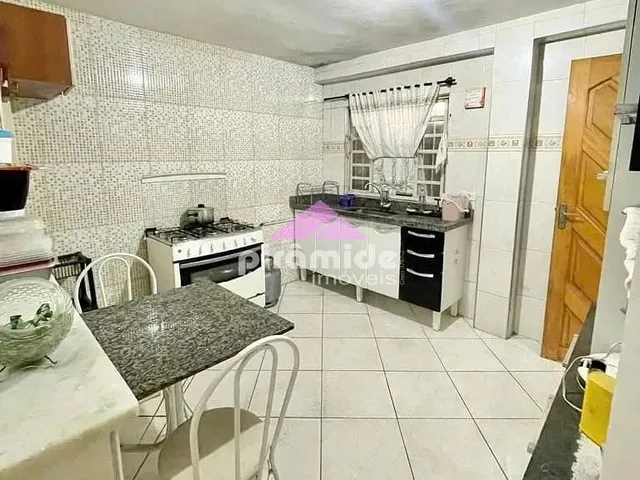 Casa com 222m² 3 quartos e 2 banheiros, à venda, no bairro Monte Castelo em São José Dos Campos