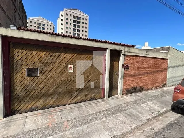 Casa com 308m² 3 quartos e 2 banheiros, à venda, no bairro Vila Vianelo em Jundiaí