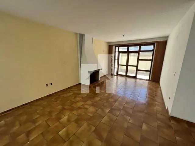 Casa com 308m² 3 quartos e 2 banheiros, à venda, no bairro Vila Vianelo em Jundiaí