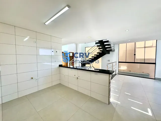 Casa com 260m² 3 quartos e 6 banheiros, à venda, no bairro H.U. em Londrina
