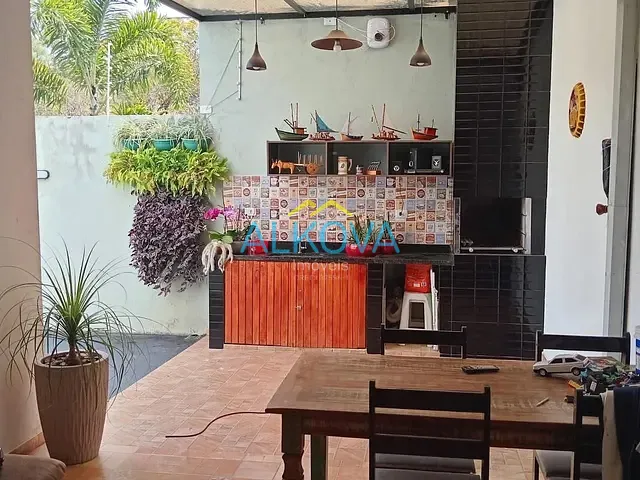 Casa com 185m² 3 quartos e 2 banheiros, à venda, no bairro Portal dos Pássaros em São José dos Campos