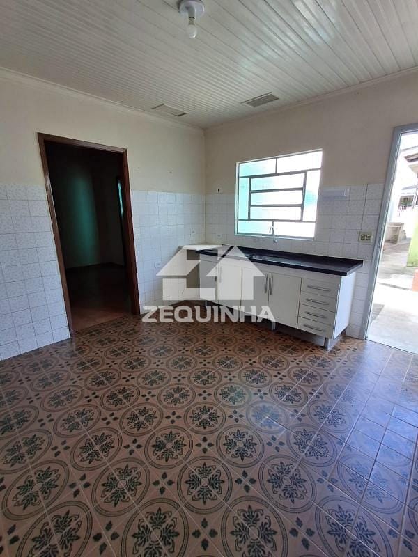 Casa para alugar com 1 quarto, 27m² - Foto 2