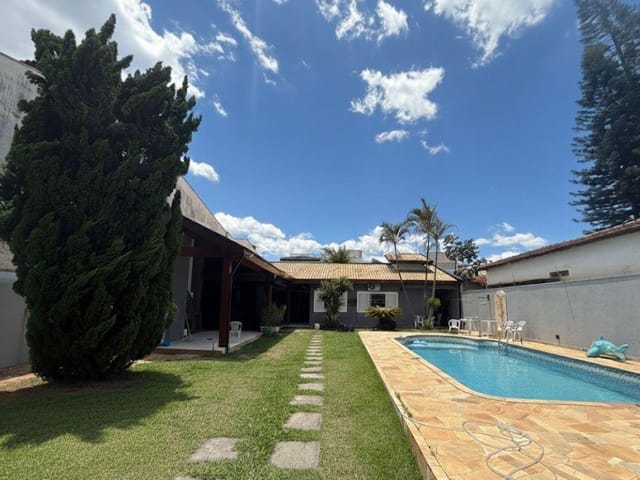 Casa com 450m² 2 quartos e 3 banheiros, à venda, no bairro Nossa Senhora do Perpétuo Socorro em Pindamonhangaba