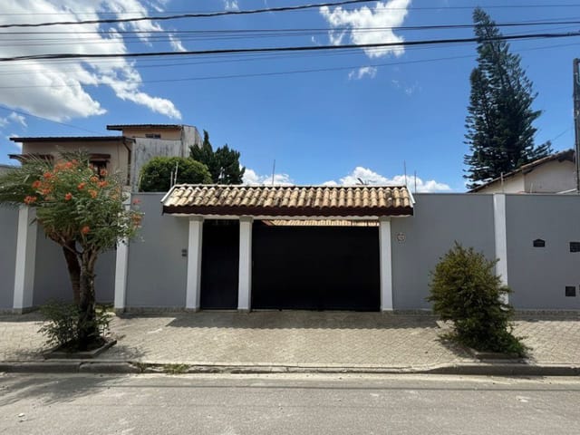 Casa com 450m² 2 quartos e 3 banheiros, à venda, no bairro Nossa Senhora do Perpétuo Socorro em Pindamonhangaba