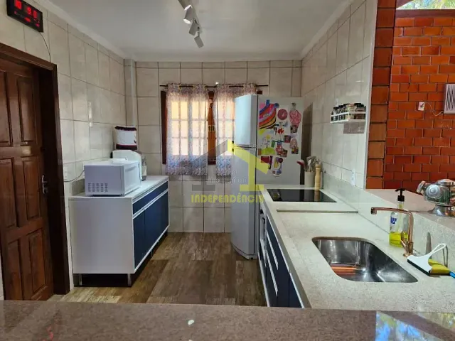 Casa com 2000m² 3 quartos e 3 banheiros, à venda, no bairro Capela do Barreiro em Itatiba
