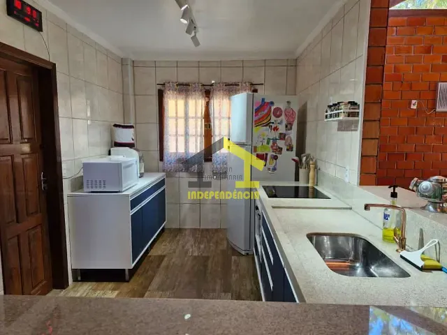 Casa com 2000m² 3 quartos e 3 banheiros, à venda, no bairro Capela do Barreiro em Itatiba