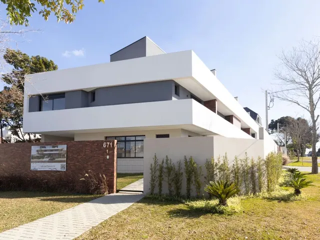 Casa 3 quartos e 5 banheiros, à venda, no bairro Santa Felicidade em Curitiba