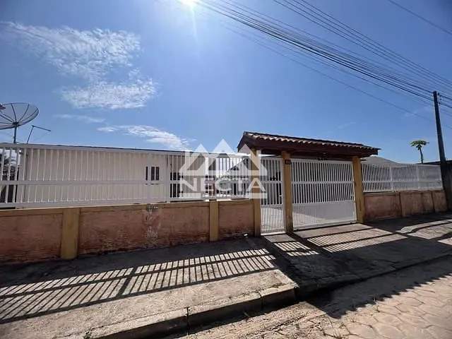 Casa com 67m² 2 quartos e 2 banheiros, à venda, no bairro Balneário Califórnia em Caraguatatuba
