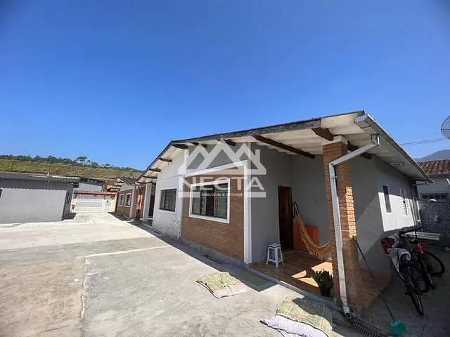 Casa com 67m² 2 quartos e 2 banheiros, à venda, no bairro Balneário Califórnia em Caraguatatuba