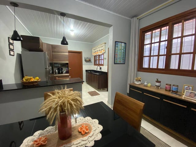 Casa 2 quartos e 2 banheiros, à venda, no bairro Centro em Pelotas