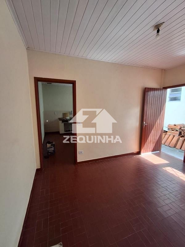 Casa para alugar com 1 quarto, 30m² - Foto 1