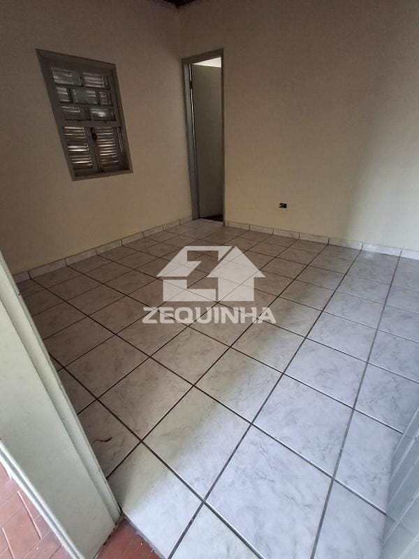 Casa para alugar com 1 quarto, 30m² - Foto 2