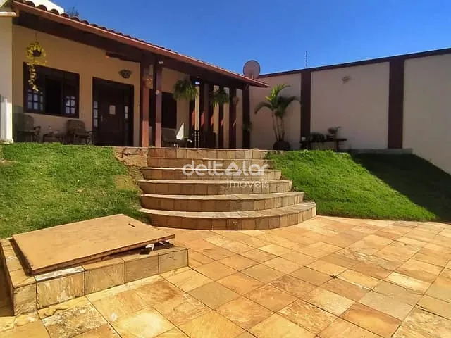 Casa com 750m² 3 quartos e 4 banheiros, à venda, no bairro Trevo em Belo Horizonte