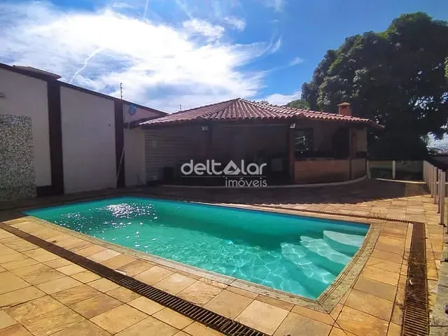 Casa com 750m² 3 quartos e 4 banheiros, à venda, no bairro Trevo em Belo Horizonte