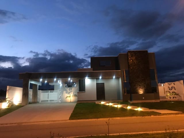 Casa com 700m² 3 quartos e 5 banheiros, à venda, no bairro Alto do Cardoso em Pindamonhangaba