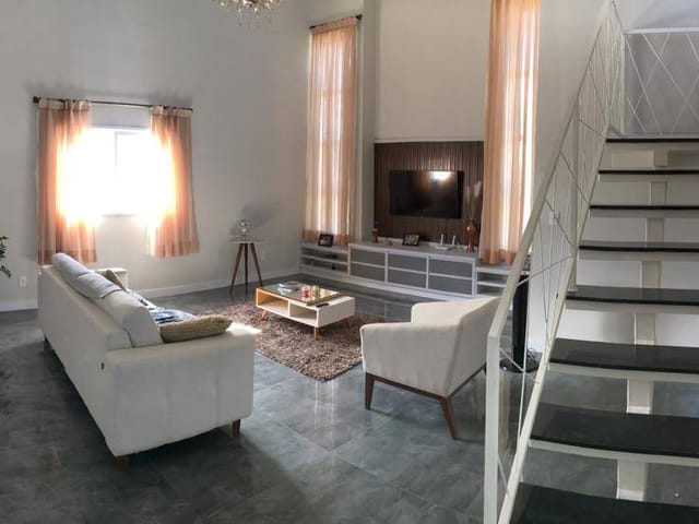 Casa com 700m² 3 quartos e 5 banheiros, à venda, no bairro Alto do Cardoso em Pindamonhangaba