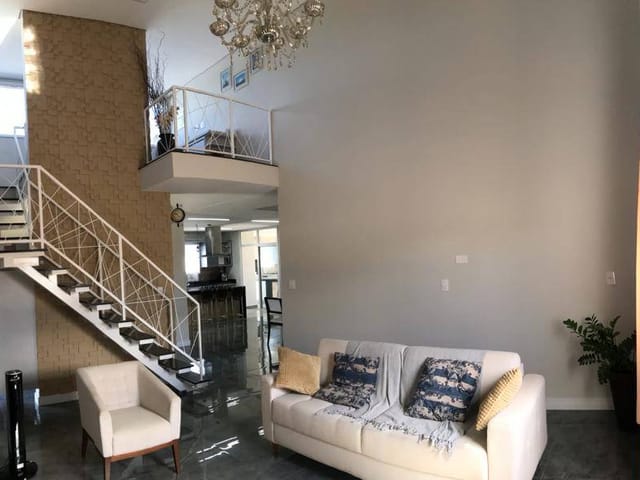 Casa com 700m² 3 quartos e 5 banheiros, à venda, no bairro Alto do Cardoso em Pindamonhangaba