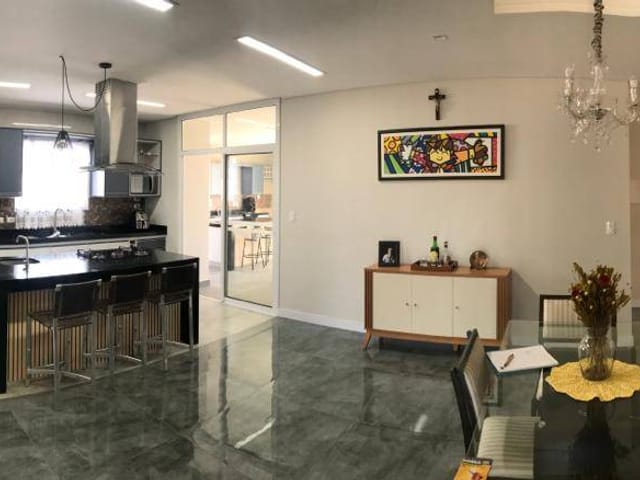 Casa com 700m² 3 quartos e 5 banheiros, à venda, no bairro Alto do Cardoso em Pindamonhangaba