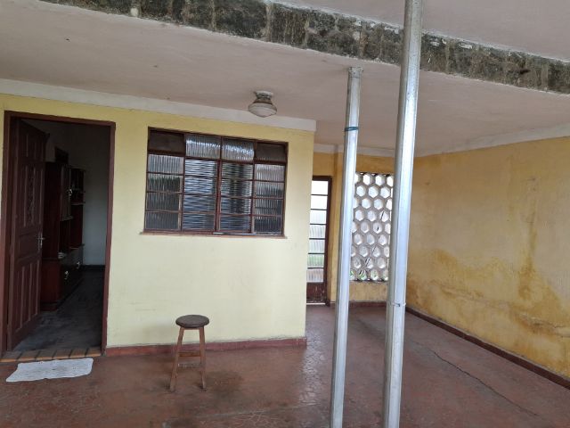 Casa com 296m² 4 quartos e 2 banheiros, à venda, no bairro Parque São Benedito em Pindamonhangaba
