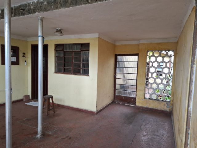 Casa com 296m² 4 quartos e 2 banheiros, à venda, no bairro Parque São Benedito em Pindamonhangaba