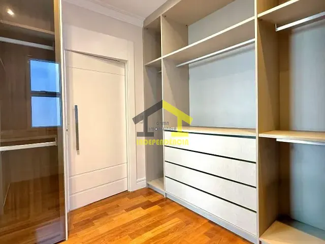 Casa com 514m² 4 quartos e 5 banheiros, à venda, no bairro Alphaville em Santana de Parnaíba