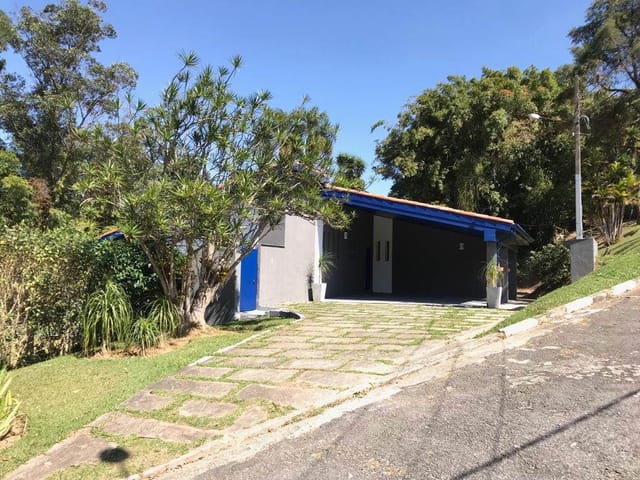 Casa com 1605m² 4 quartos e 3 banheiros, à venda, no bairro Chácara Pavoeiro em Cotia