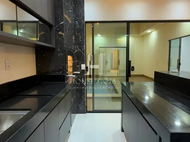 Casa com 385m² 4 quartos e 5 banheiros, à venda, no bairro Ilda em Aparecida de Goiânia