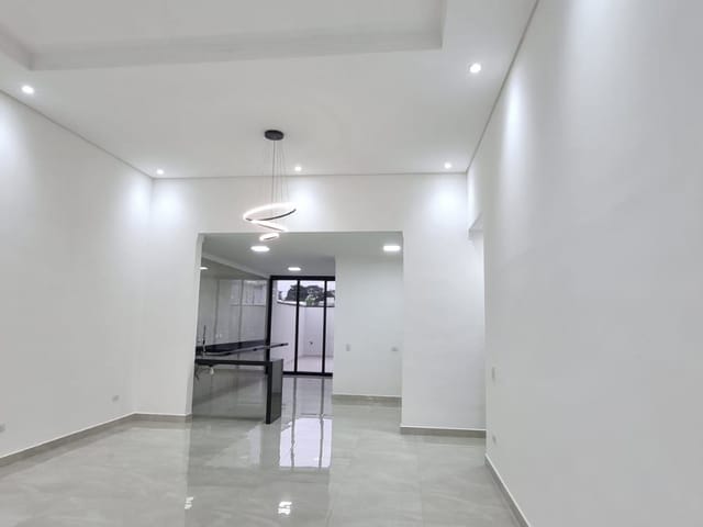 Casa com 264m² 3 quartos e 4 banheiros, à venda, no bairro Parque São Domingos em Pindamonhangaba