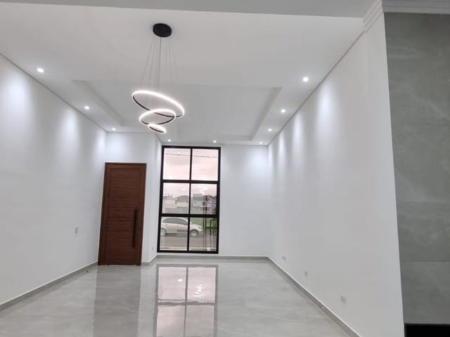 Casa com 264m² 3 quartos e 4 banheiros, à venda, no bairro Parque São Domingos em Pindamonhangaba