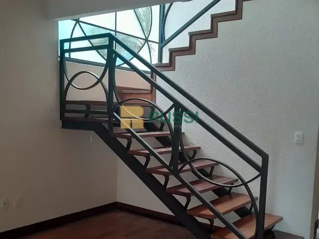 Casa com 300m² 3 quartos e 3 banheiros, à venda, no bairro Jardim San Marino em São José dos Campos