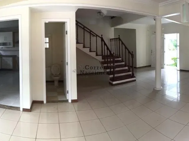 Casa com 350m² 4 quartos e 3 banheiros, à venda, no bairro Villa Branca em Jacareí