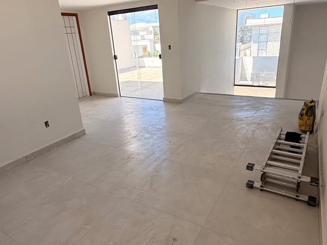 Casa 3 quartos e 5 banheiros, à venda, no bairro Parque Rodoviário em Campos dos Goytacazes