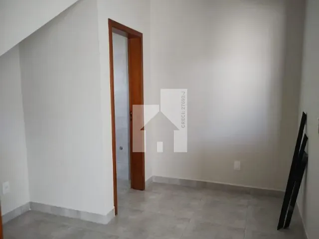 Casa com 300m² 3 quartos e 2 banheiros, à venda, no bairro Jardim Caçula em Jundiaí