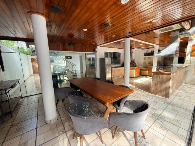 Casa com 250m² 3 quartos e 3 banheiros, à venda, no bairro Caminho Novo em Tremembé