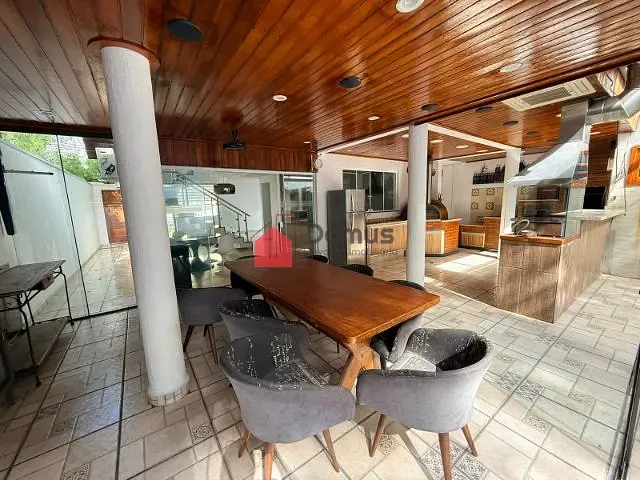 Casa com 250m² 3 quartos e 3 banheiros, à venda, no bairro Caminho Novo em Tremembé