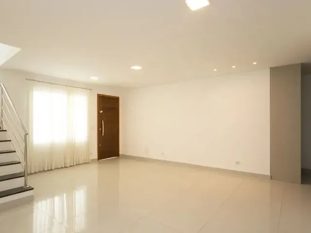 Casa com 129m² 3 quartos e 2 banheiros, para alugar, no bairro Santa Felicidade em Curitiba