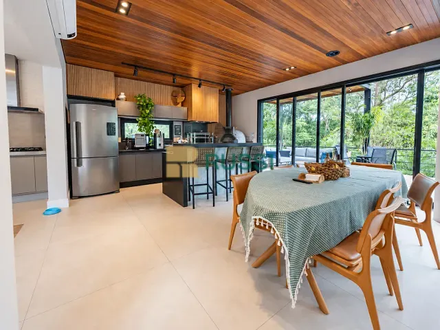 Casa com 748m² 5 quartos e 8 banheiros, à venda, no bairro Condomínio Reserva do Paratehy em São José dos Campos