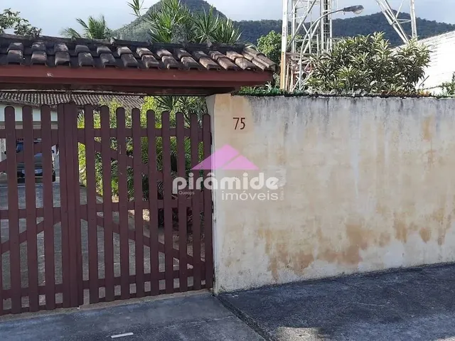 Casa com 300m² 2 quartos e 3 banheiros, à venda, no bairro Martin de Sá em Caraguatatuba
