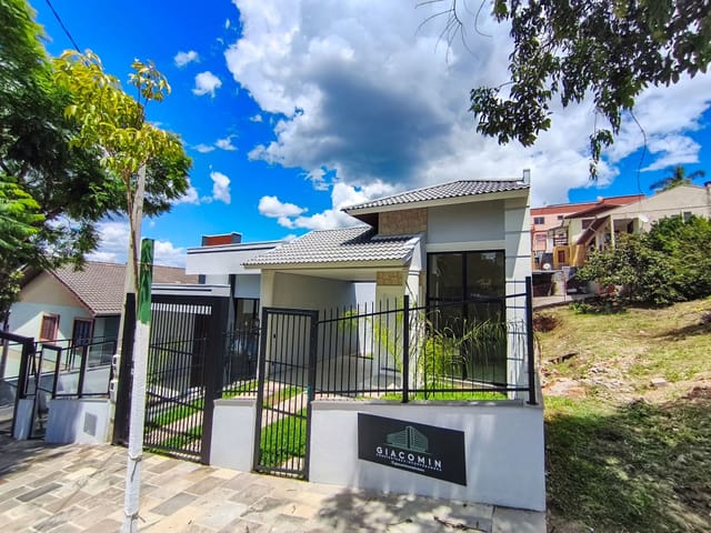 Casa 3 quartos e 2 banheiros, à venda, no bairro Cruzeiro em Caxias do Sul